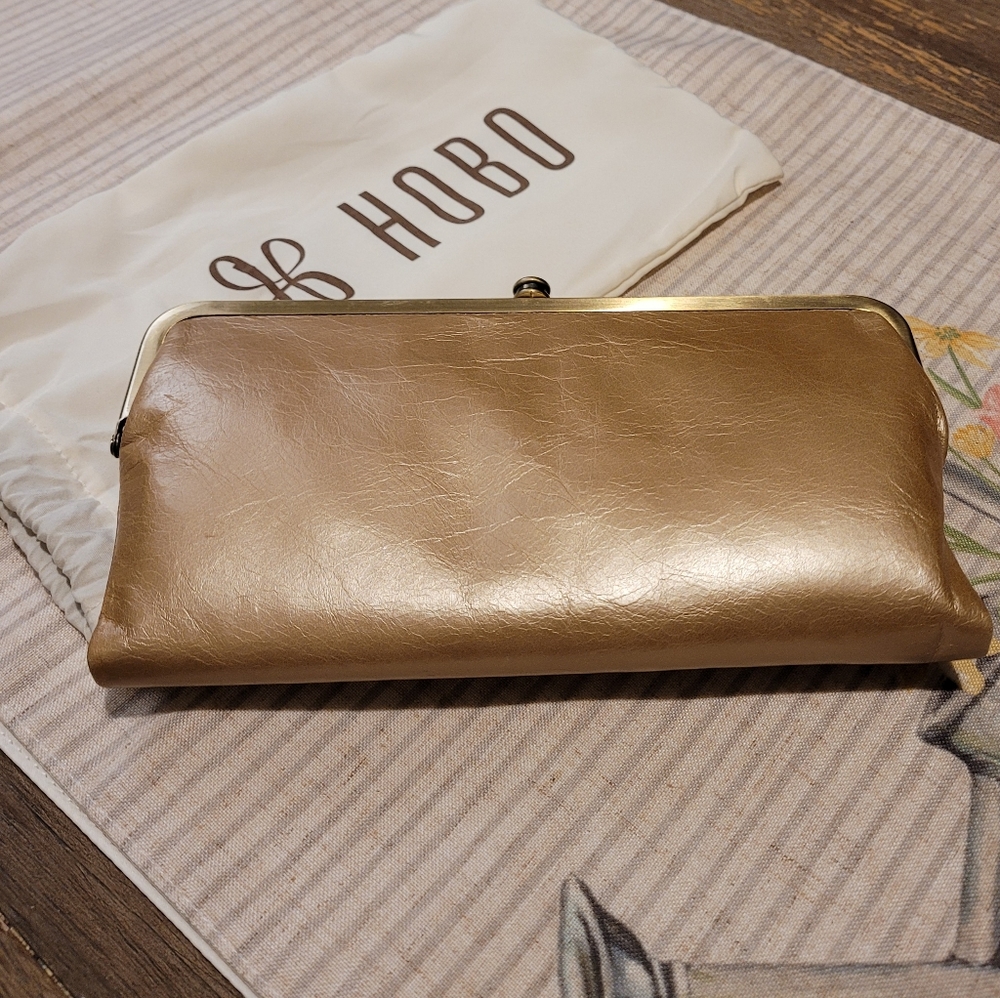 Hobo Lauren Wallet / Color: Gold Dust